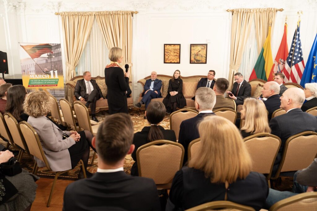 Kovo 4–5 dienomis Kazickų šeimos fondo Niujorko biuro direktorė Neila Baumilienė ir Vilniaus biuro direktorė Domantė Howes dalyvavo svarbiuose renginiuose bei susitikimuose Vašingtone, skirtuose Lietuvos nepriklausomybės atkūrimo 35-osioms metinėms paminėti