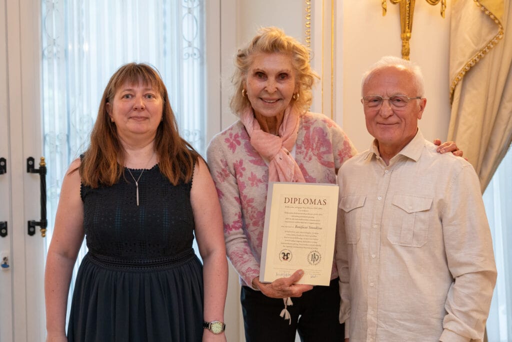 Birželio 17 d. įteikta kalbininko Petro Būtėno ir jo mokinės Aleksandros Kalvėnaitės-Kazickienės, atminimo premija. Šių metų laureatas – kalbininkas, akademinės ir visuomeninės lituanistinės veiklos puoselėtojas, akad. prof. habil. dr. Bonifacas Stundžia.